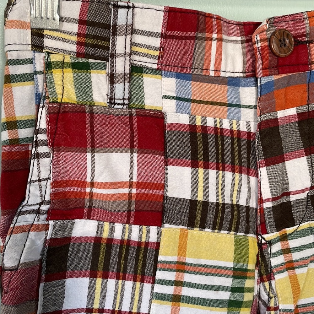 Old Navy boys plaid summer shorts, size 6 - Picture 2 of 8